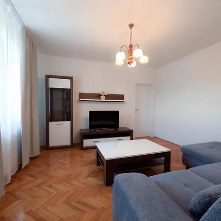Garden Apartment *